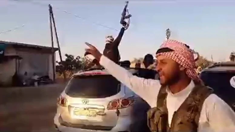 Suriye'de Arap aşiretleri köyleri PKK/YPG’den temizliyor;