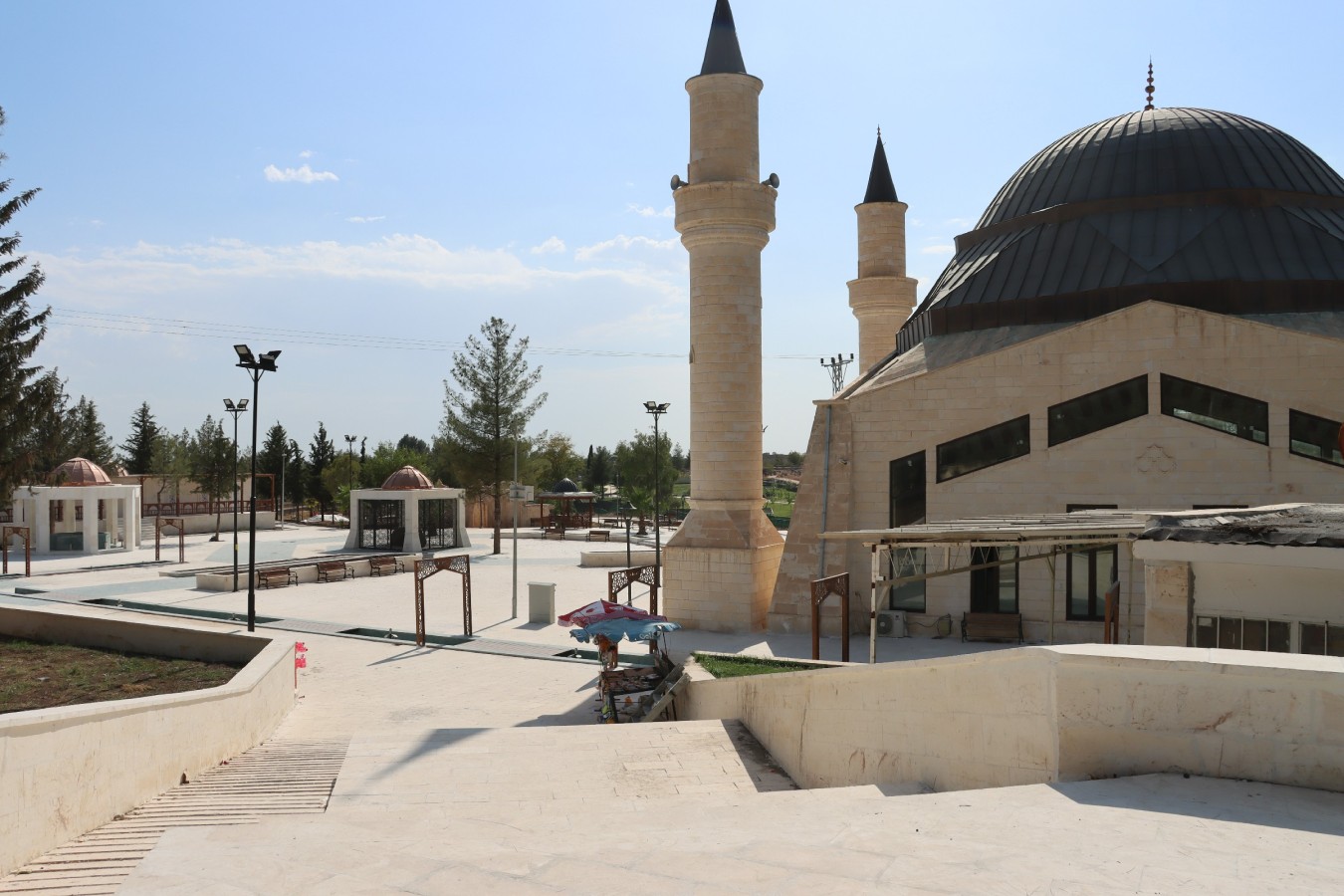 Viranşehir Eyyüp Nebi Mahallesinde çevre düzenlemesi yapıldı;