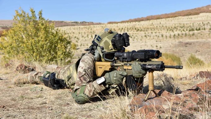 Urfa sınırında 2 PKK/YPG’li terörist etkisiz hale getirildi
Urfa sınırında 2 PKK/YPG’li terörist etkisiz hale getirildi;