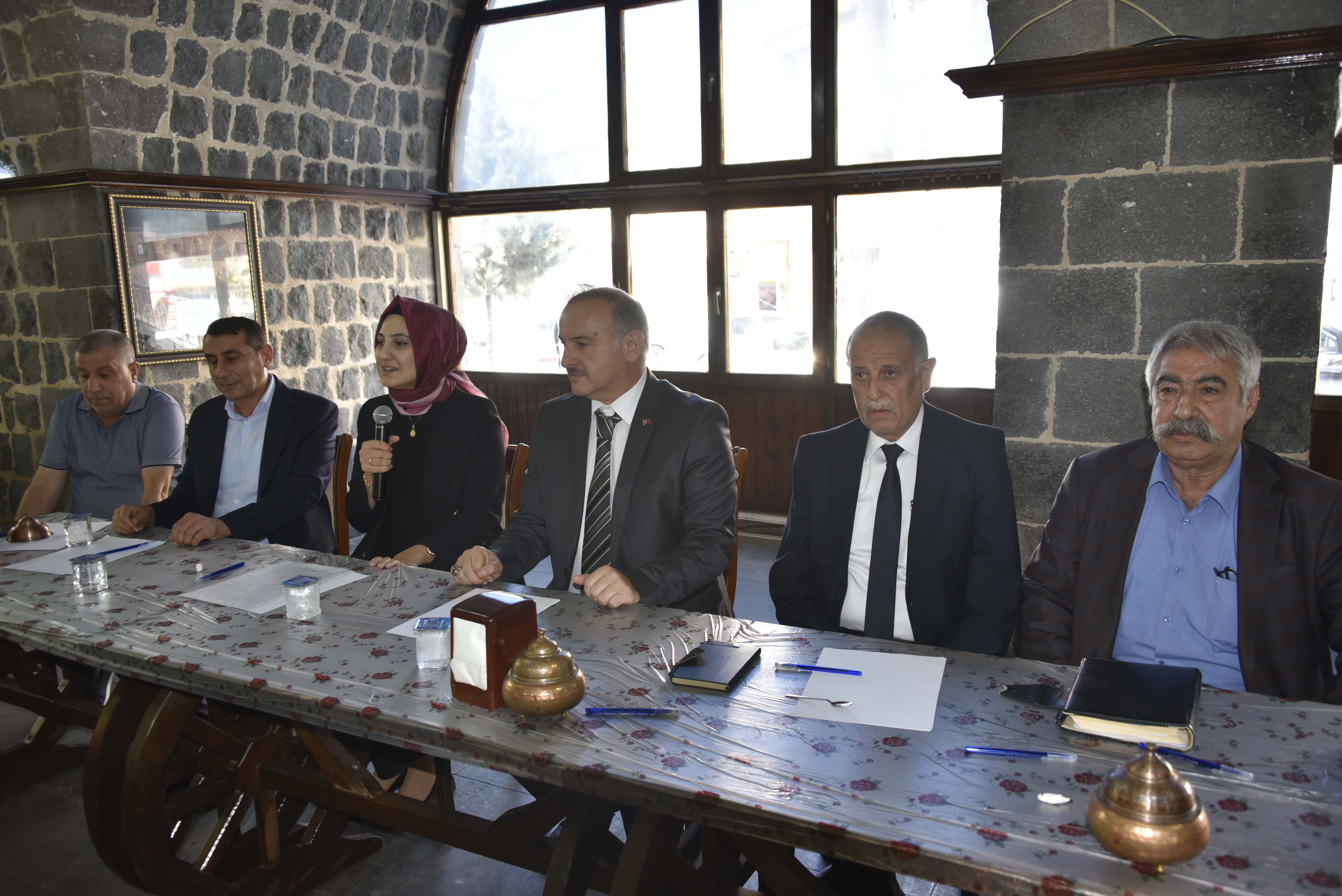 Başkan Çakmak, mahalle muhtarları ile bir araya geldi;