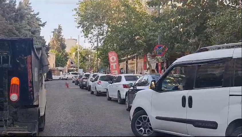 Çarşıda çift sıra parkların sonu gelmiyor;