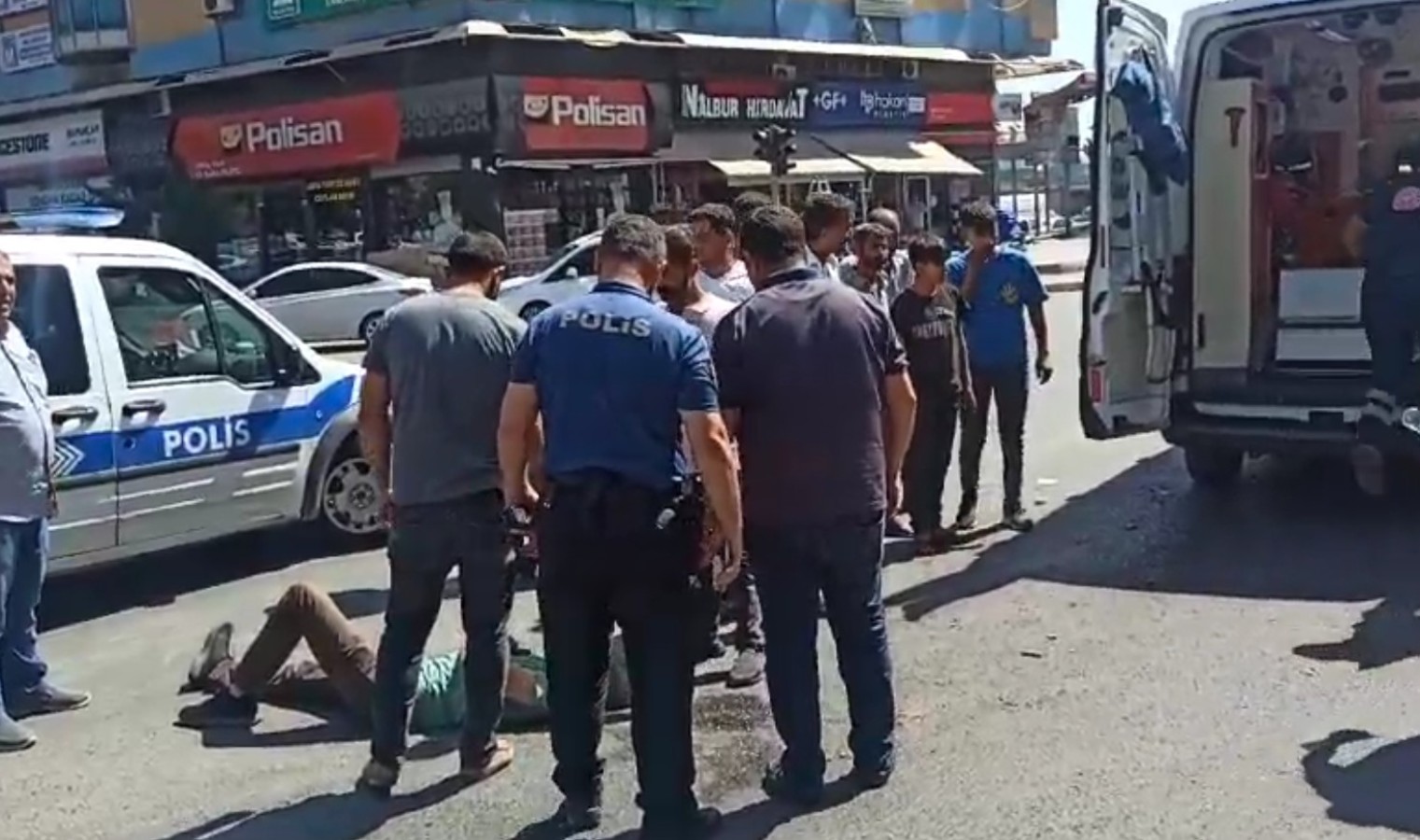 Urfa’da otomobil ile motosiklet çarpıştı!;