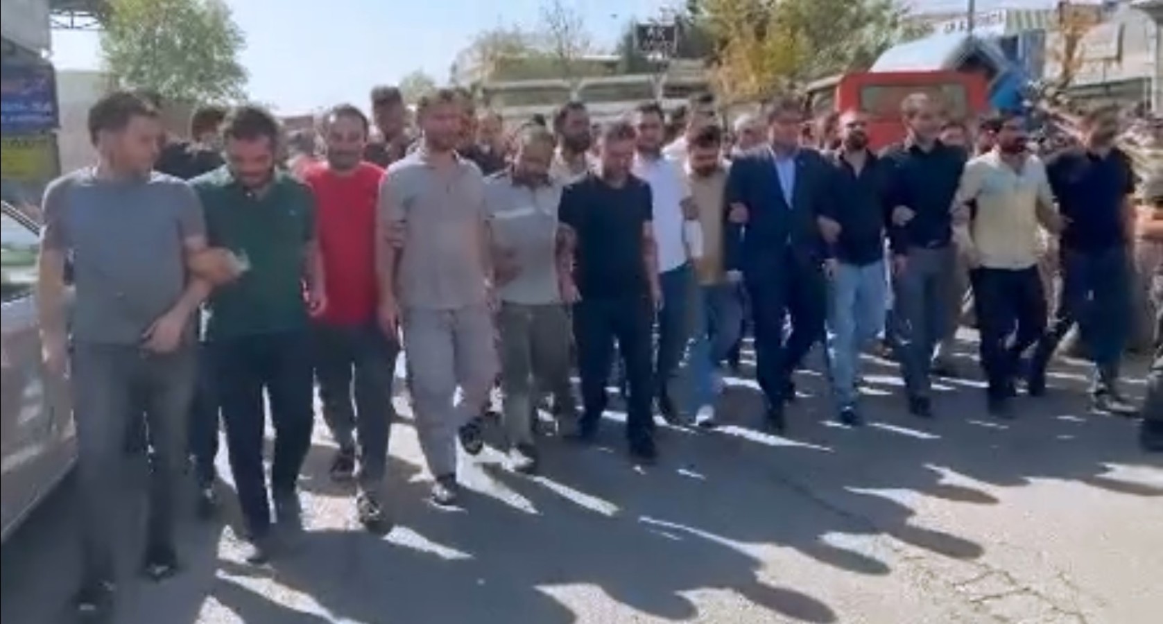 Urfa’da sanayi esnafı sokağa döküldü;