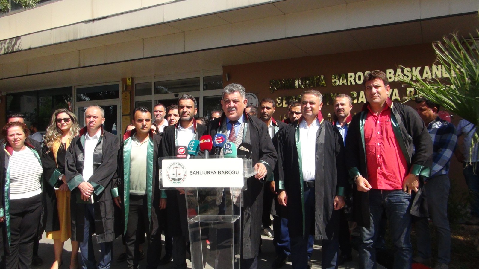 Şanlıurfa’da avukatlara yönelik şiddet protesto edildi;