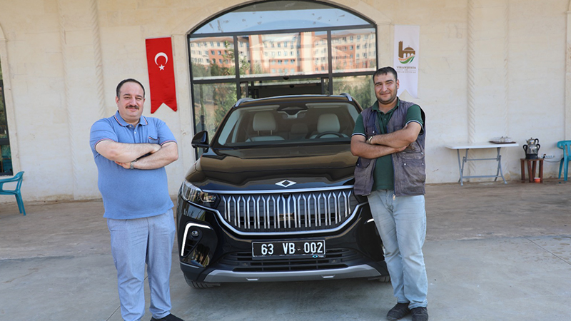 Başkan Ekinci, simitçi Tevfik’in Togg hayalini gerçekleştirdi;