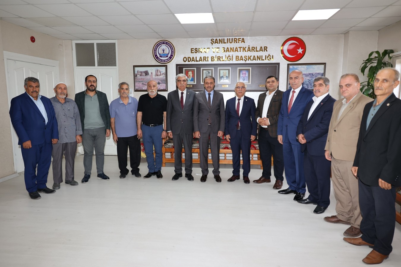 Vali Şıldak’tan esnaf odasına ziyaret;
