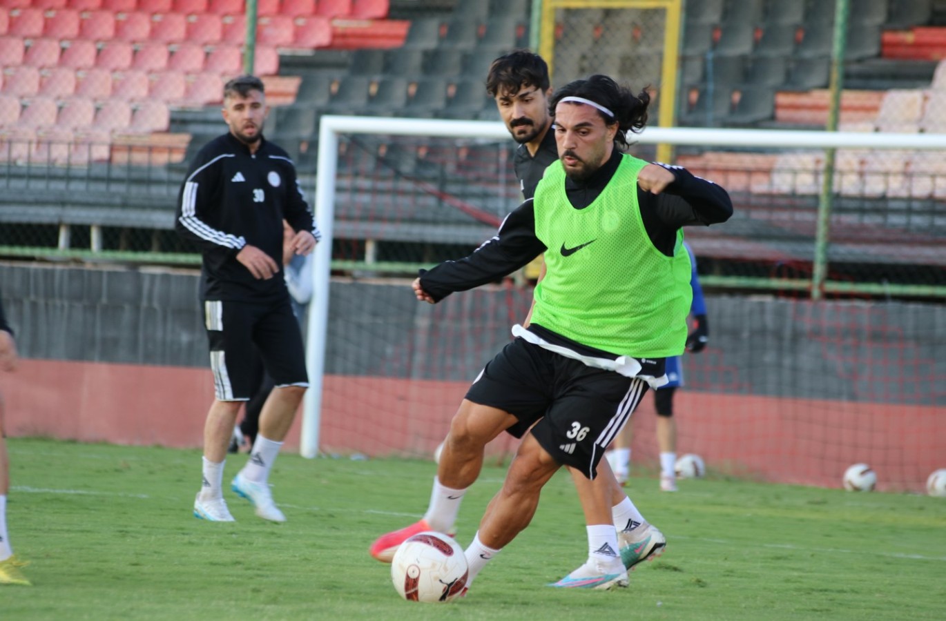 Lider Karaköprü Belediyespor! 4'te 4...;