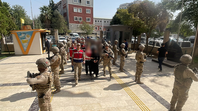 Urfa merkezli terör operasyonunda zanlılar adliyeye sevk edildi;