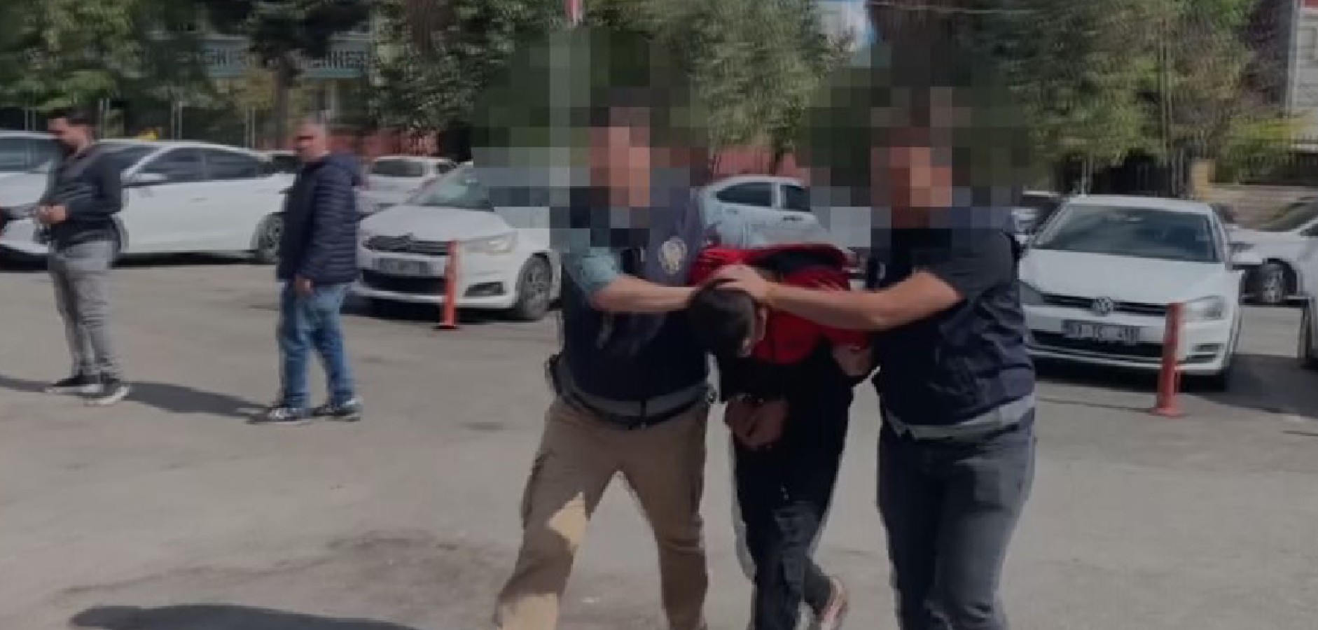 Şanlıurfa'da 3 ayrı suçtan aranan hırsız yakalandı;