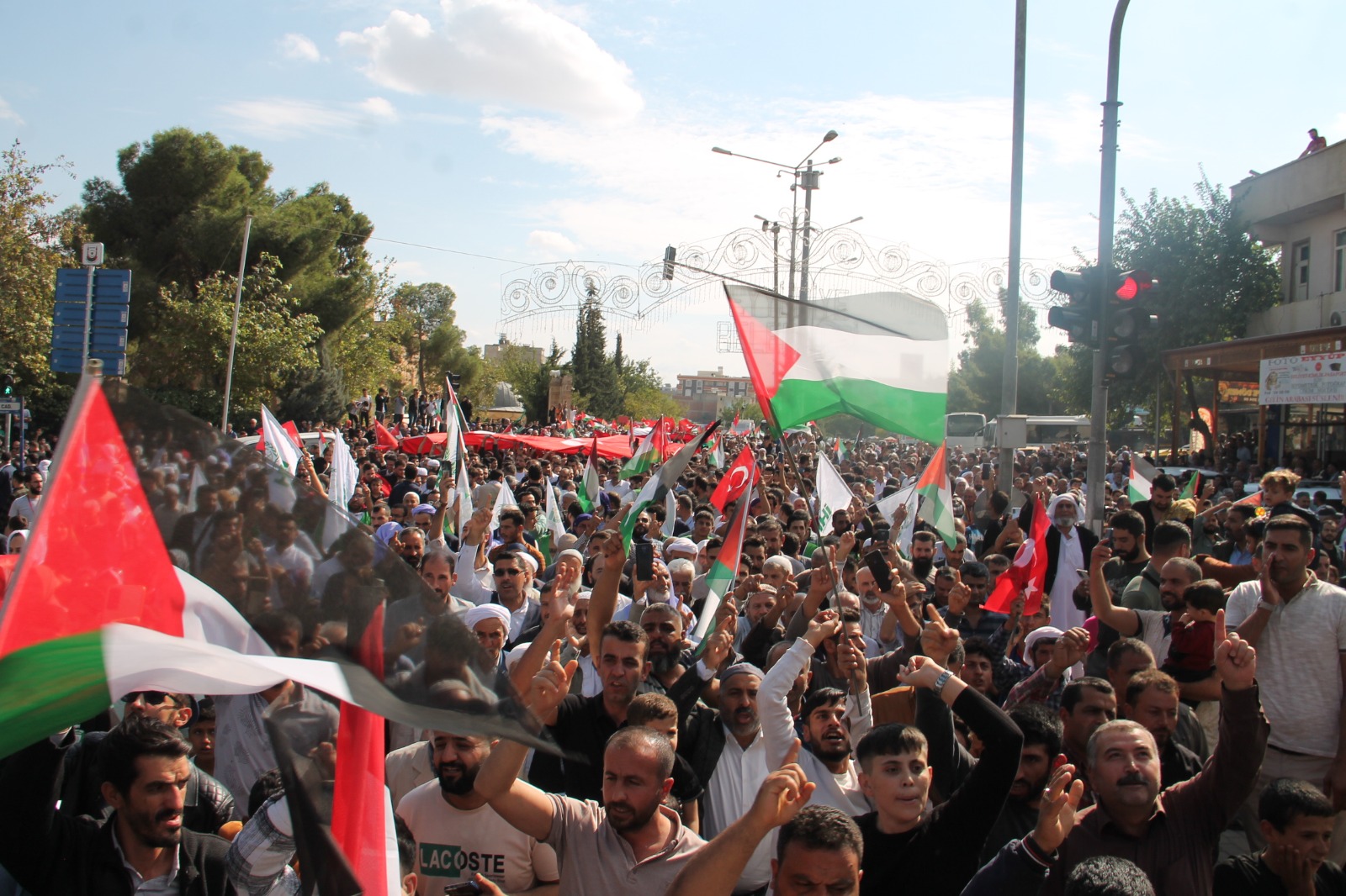 Urfa’da Gazze’ye destek İsrail’e lanet mesajı- EK;