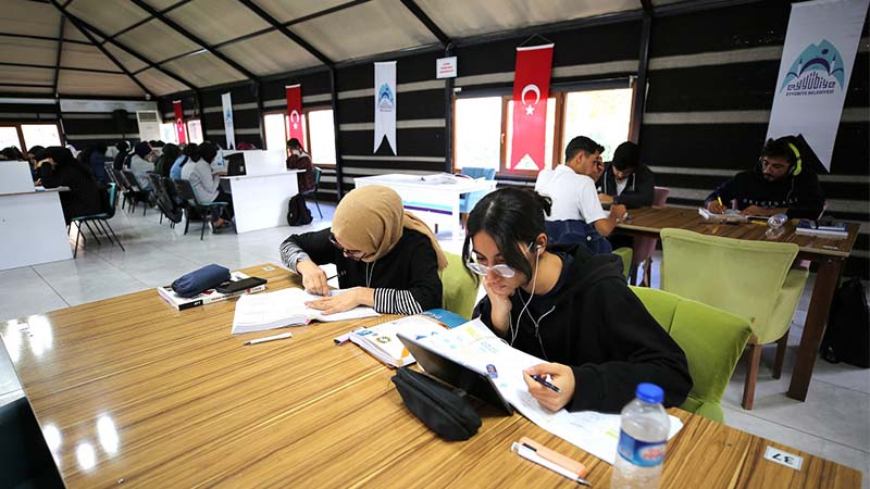 Eyyübiye Belediyesi, kitap otaklarıyla gençleri geleceğe hazırlıyor;