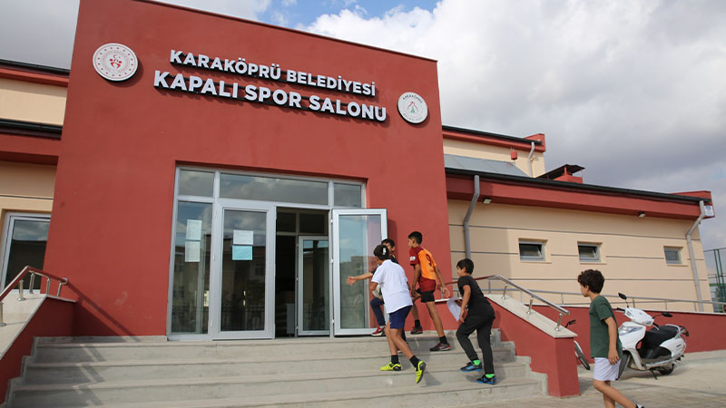 Karaköprü'de çocuklar ücretsiz spor kurslarıyla hayallerine koşuyor;