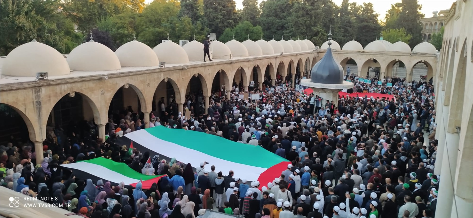 Urfa’da sabah namazında Filistin için dua edildi;
