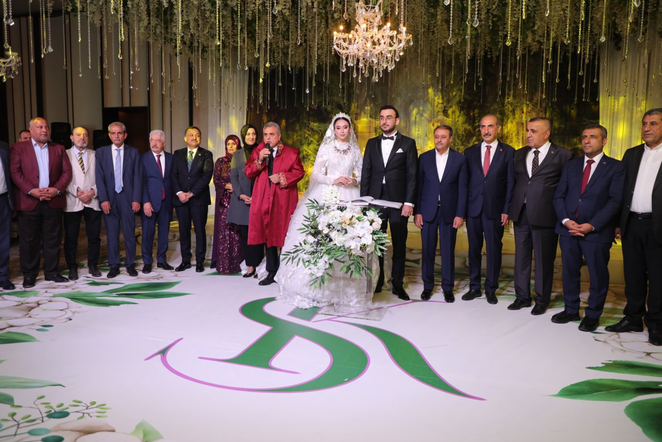 Şanlıurfa'da protokolü buluşturan düğün!;