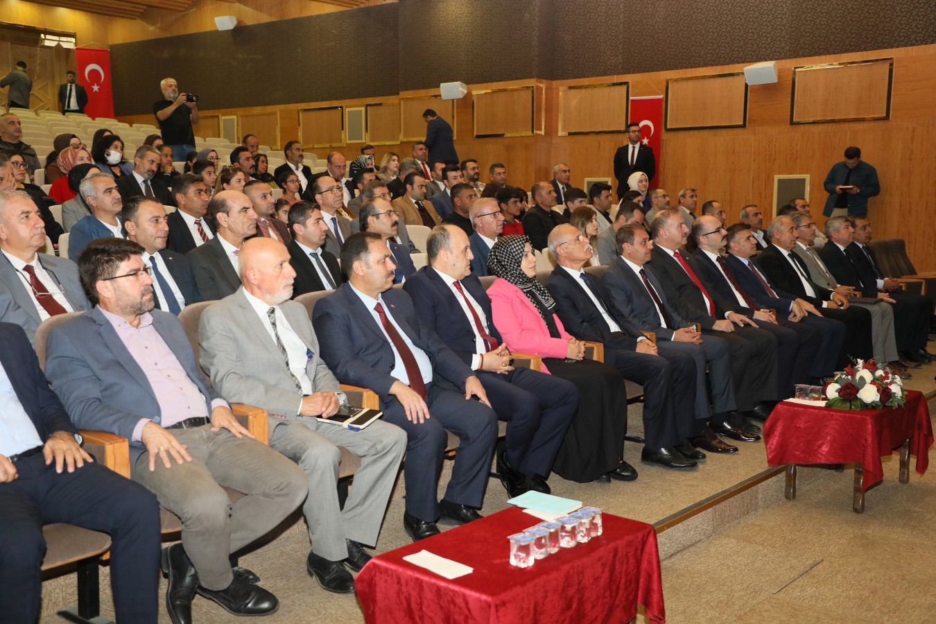 Vali Şıldak: Eğitimle yatıp eğitimle kalkacağız;