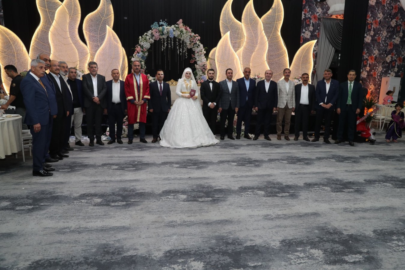Eyyübiye Belediyesi Başkan Yarcımcısı oğlunu evlendirdi;