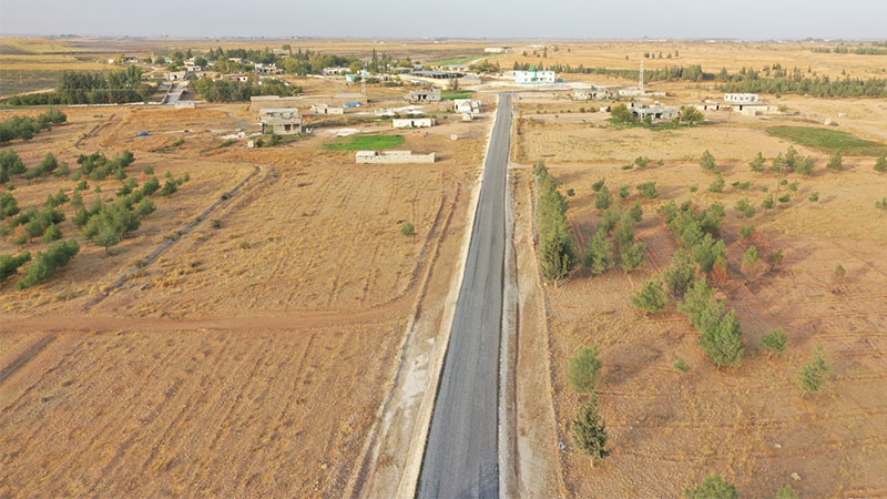Akçakale kırsalında 2 mahalleyi bağlayan grup yolu asfaltlandı;