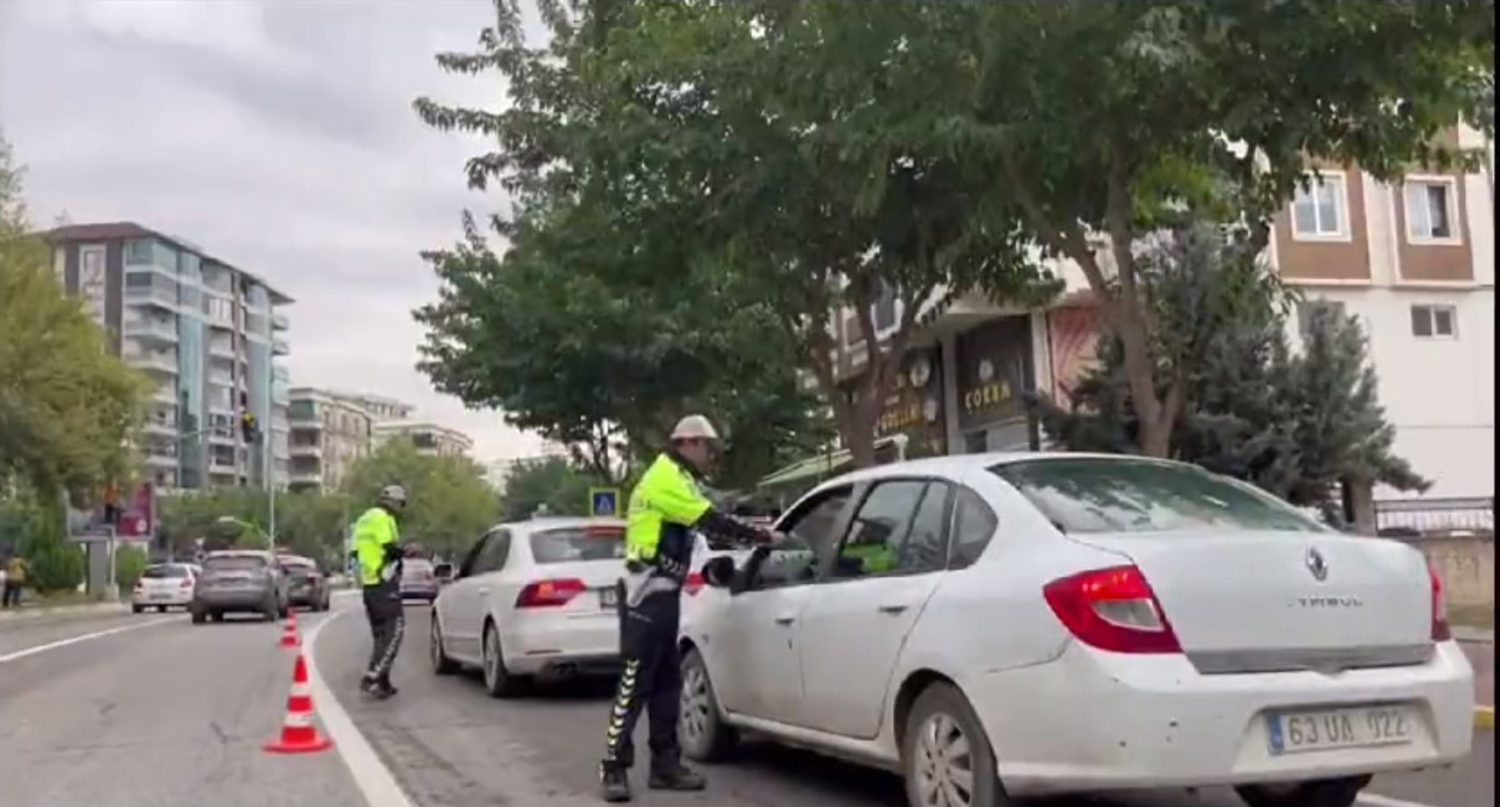 Şanlıurfa'da trafik denetimi: 4 araç trafikten men edildi;