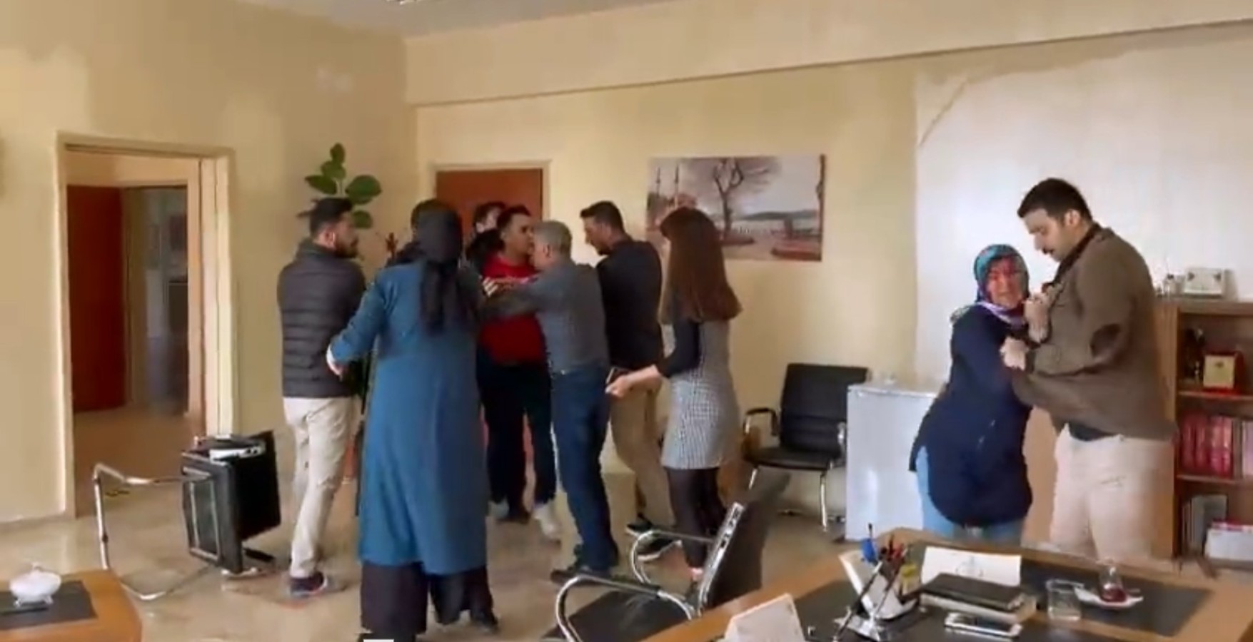 Haliliye'de öğretmene saldırı;