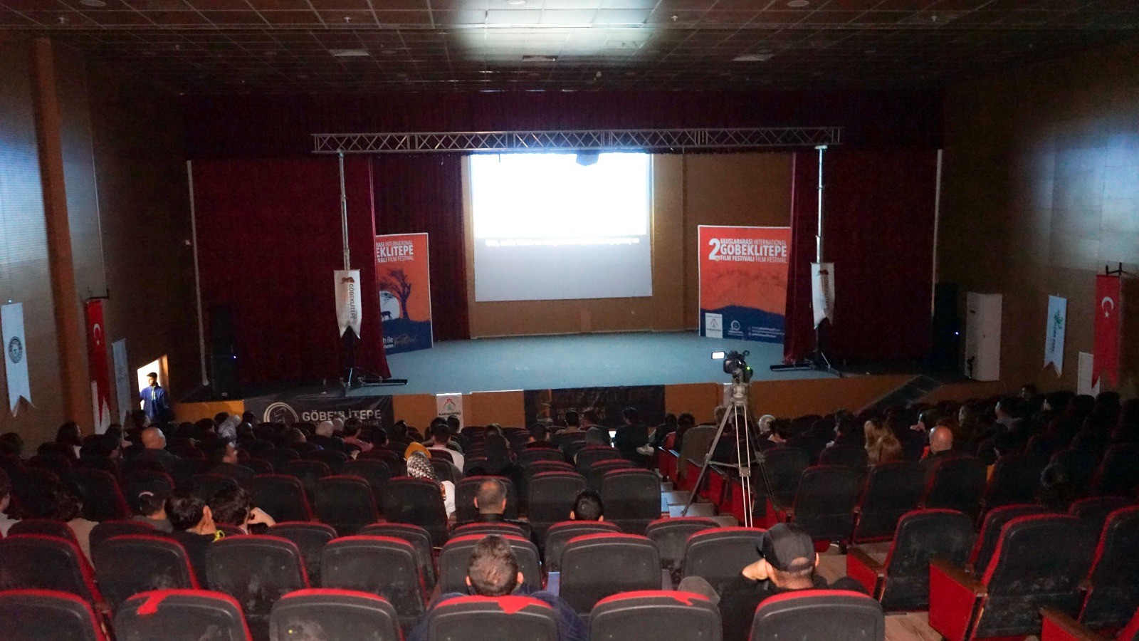 Karaköprü'de film festivali gösterimleri başladı;