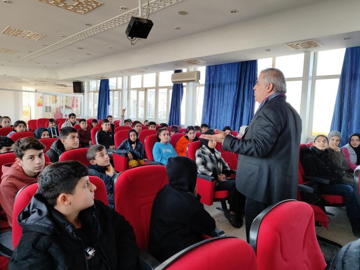 Urfa’da ''Peygamberimiz ve Gençlik'' konulu panel düzenlendi;