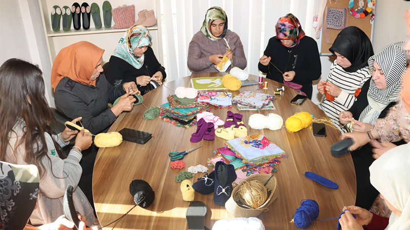 Anneler kursta, çocuklar kreşte;