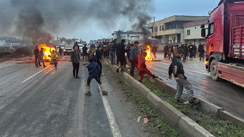 Şanlıurfa'da vatandaşlar çamurlu yollar için eylem yaptı- EK;