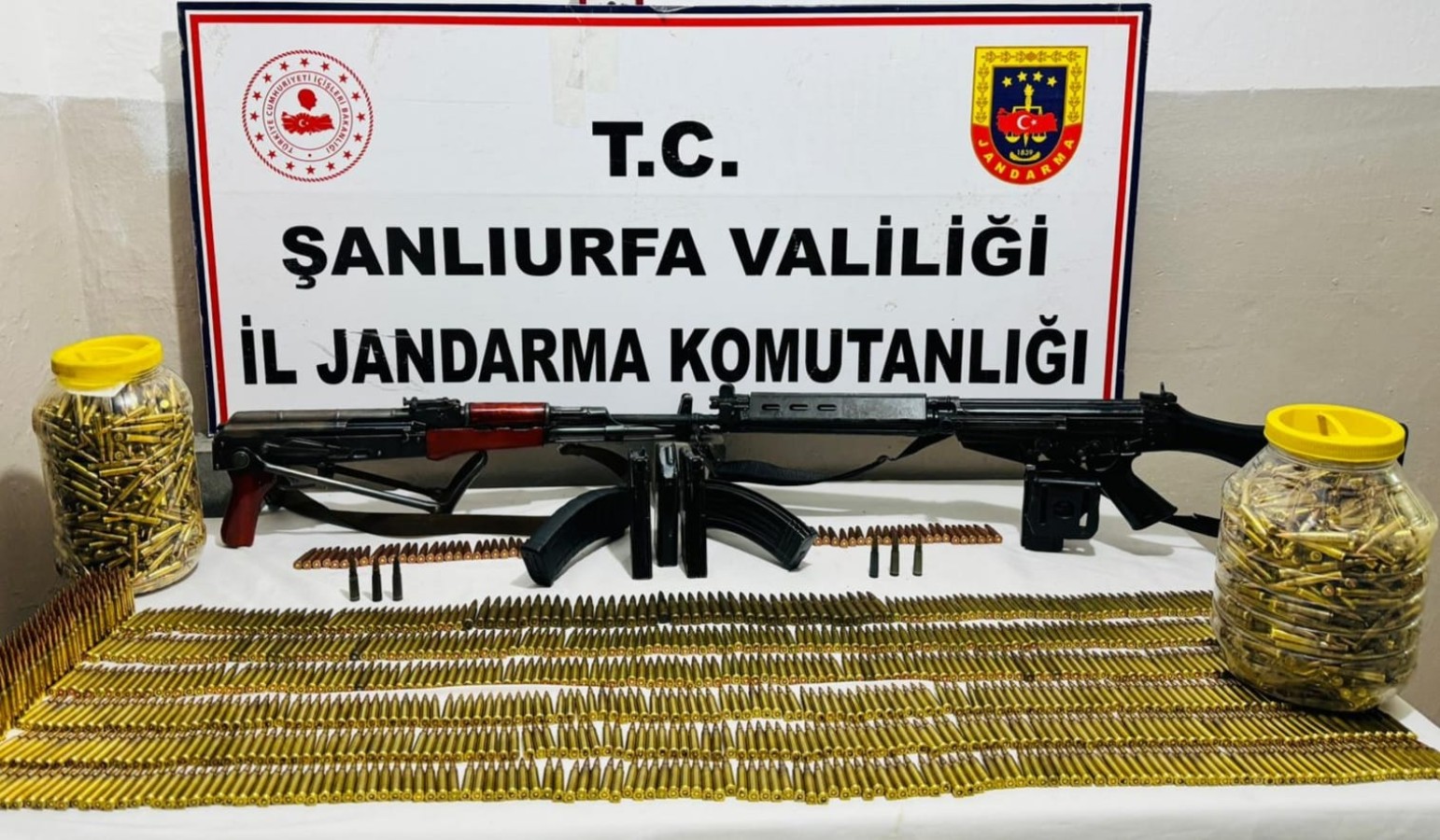 Siverek'te silah kaçakçılarına operasyon: 5 gözaltı;