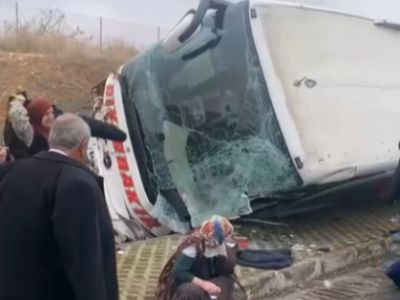 Şanlıurfa’da otoyolda yolcu otobüsü devrildi!;