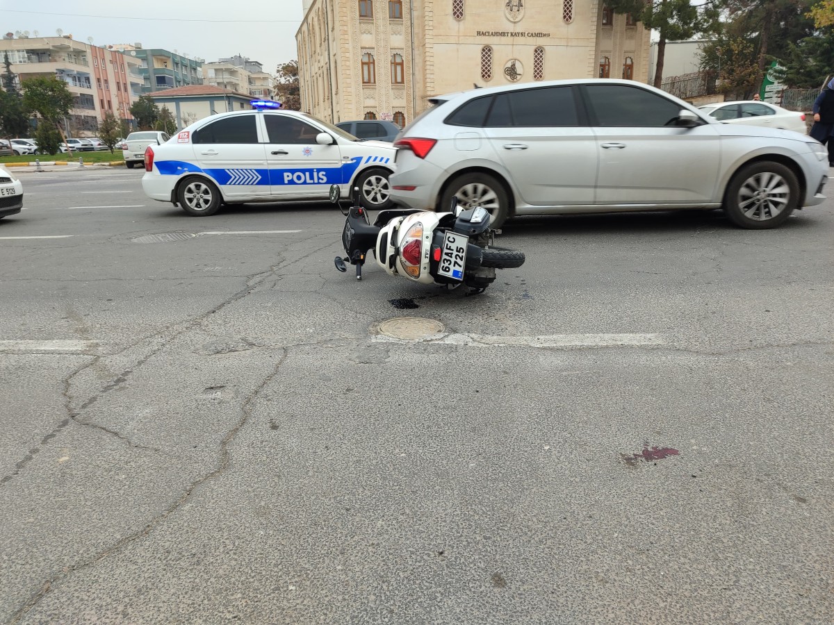 Karaköprü’de motosikletli kazada 2 kişi yaralandı;