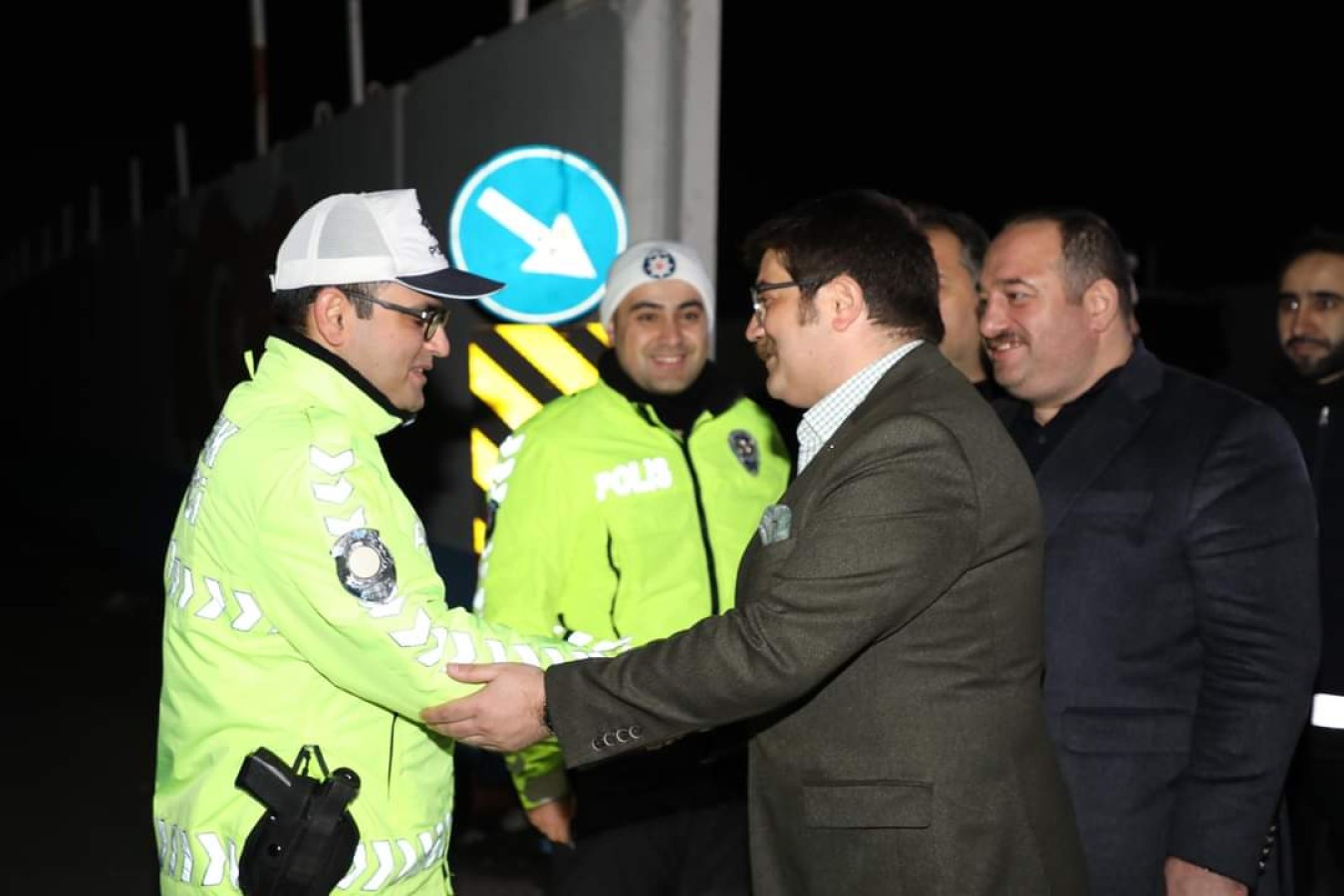 Görev başındaki personelin yeni yılını kutladılar;