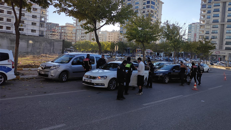 Şanlıurfa'da yılbaşı tertibatı kapsamında 150 aranan şahıs yakalandı;
