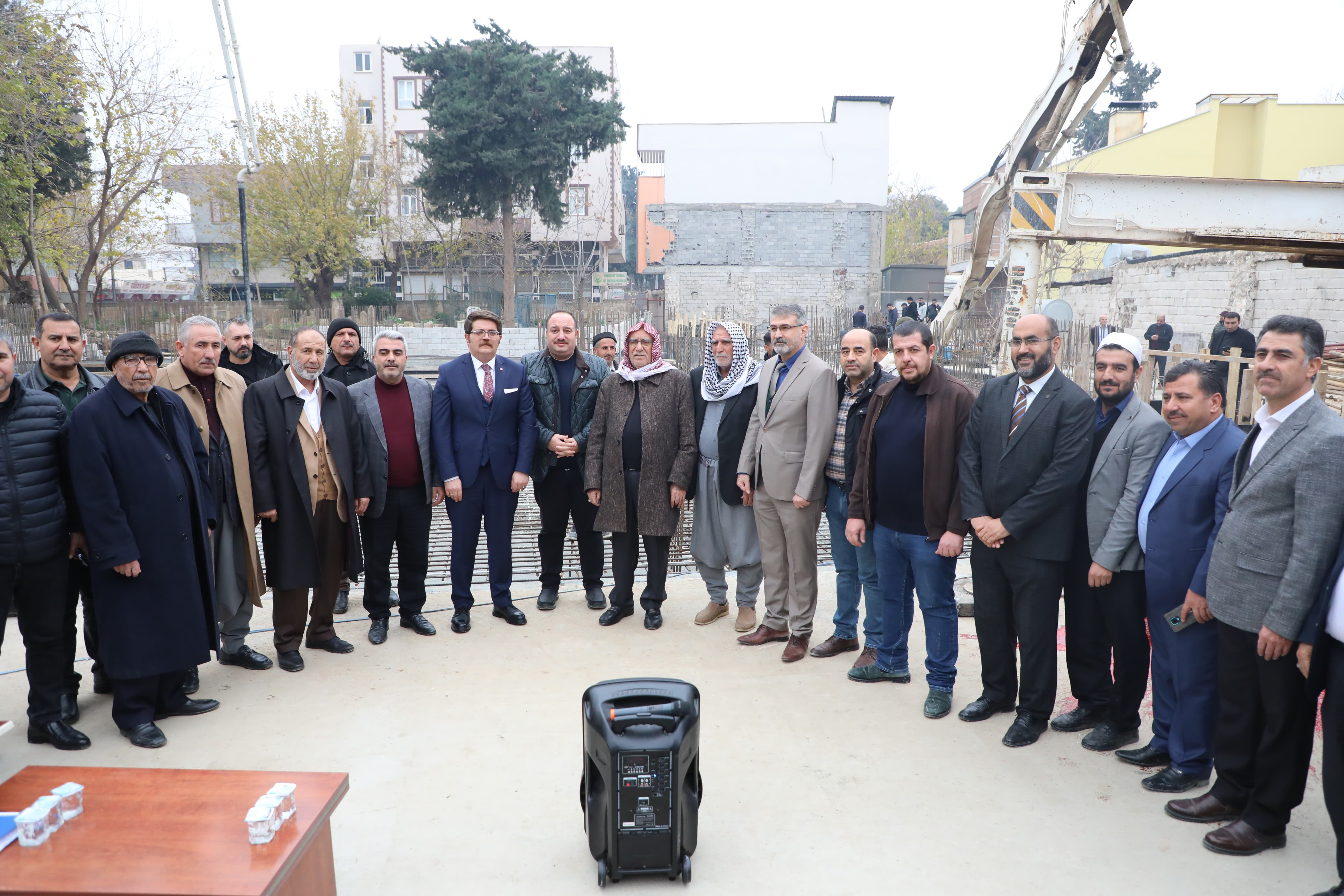 Viranşehir’de depremde yıkılan Kışla Camii’nin temeli dualarla atıldı;