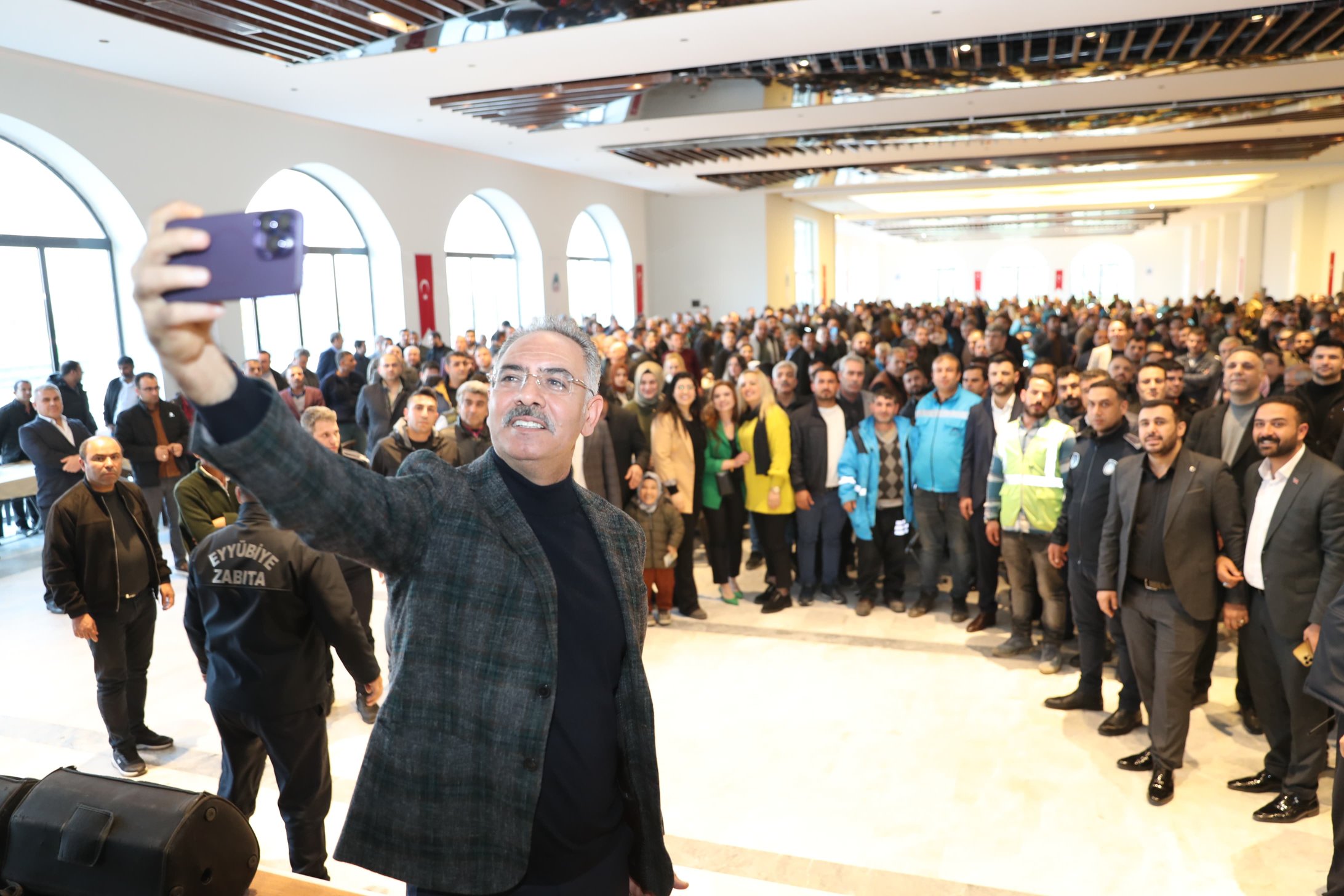 Eyyübiye'de maaşlara büyük zam! En düşük personel maaşı 34 bin liraya çıkarıldı;