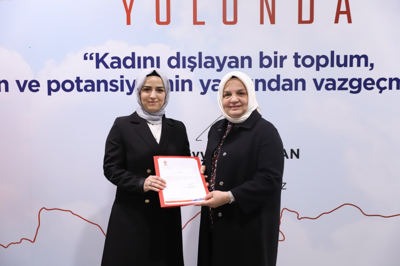 AK Parti Haliliye Kadın Kolları Başkanı Elif Tunçkaşık;