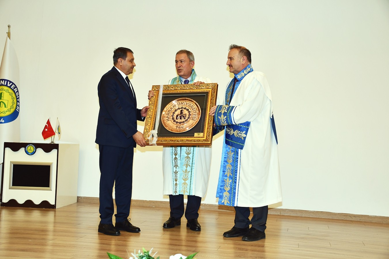 Hulusi Akar’a Harran Üniversitesi'nde Fahri Doktora belgesi verildi;