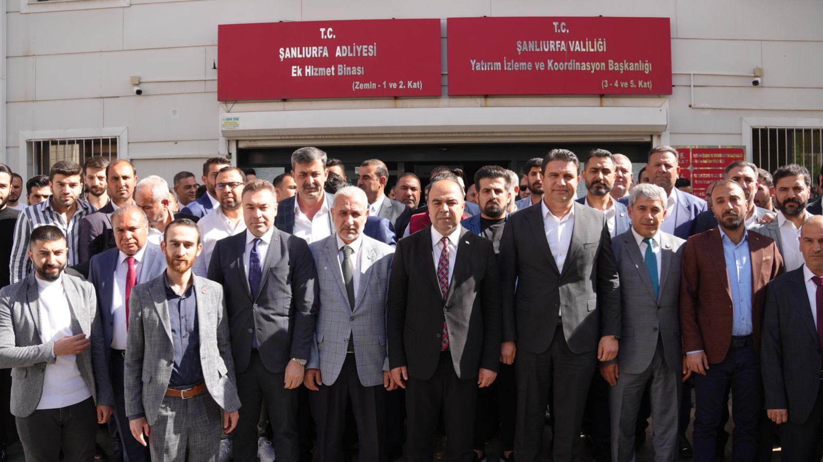 Karaköprü’de Nihat Çiftçi mazbatasını aldı;