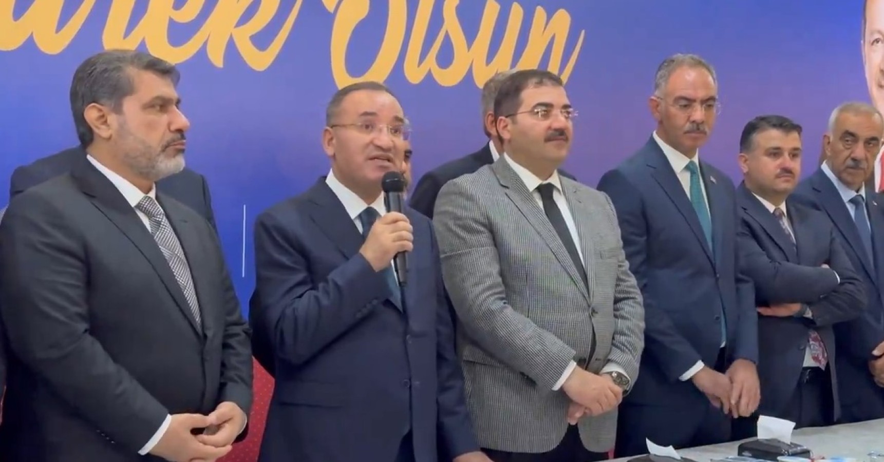 TBMM Başkanvekili ve Şanlıurfa Milletvekili Bekir Bozdağ, yerel seçimlere ilişkin açıklamalarda bulundu;