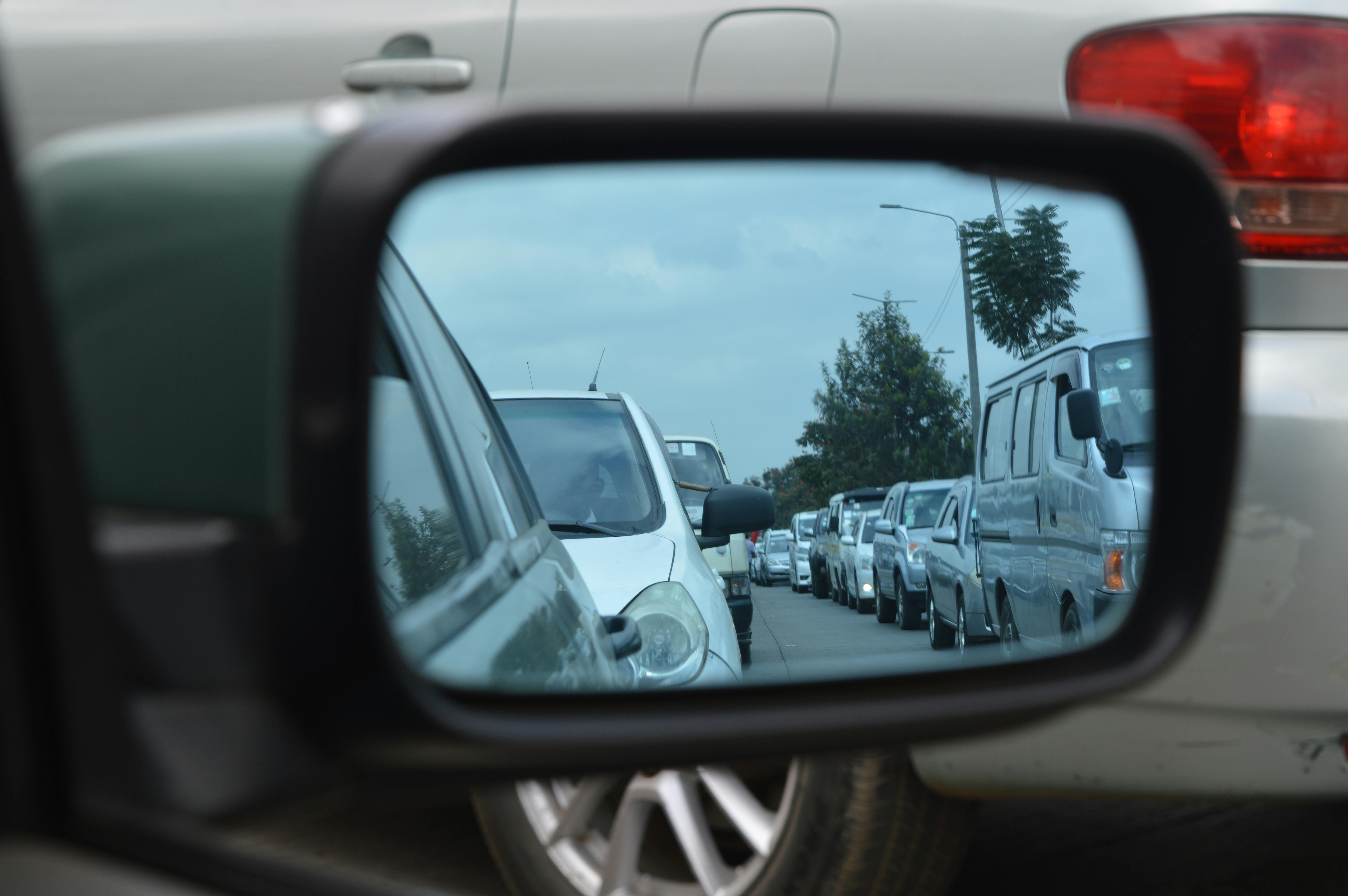Şanlıurfa'da bayram trafiği: Kentin birçok noktasında uzun kuyruklar oluştu;