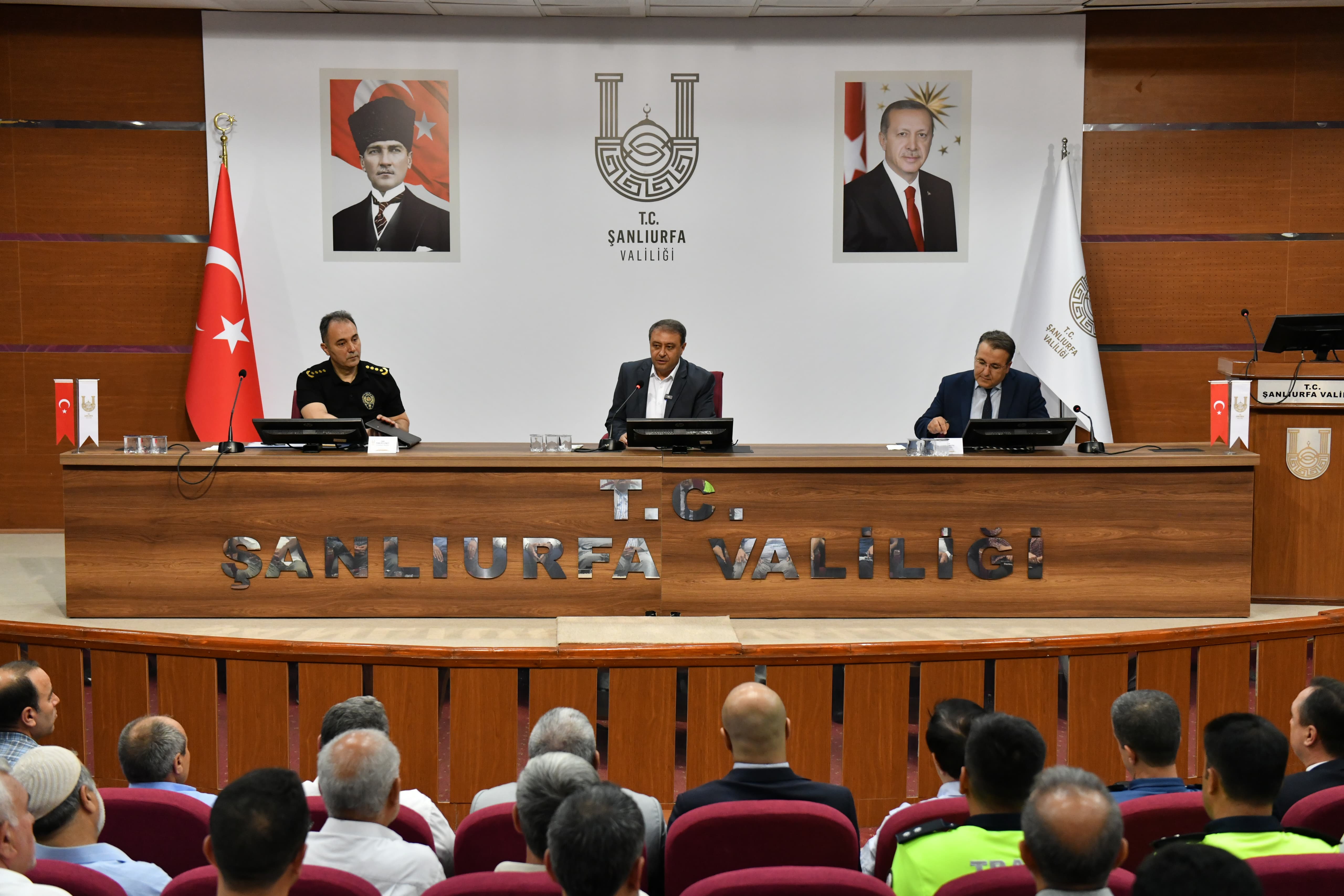 Vali Şıldak muhtarlarla buluştu!;