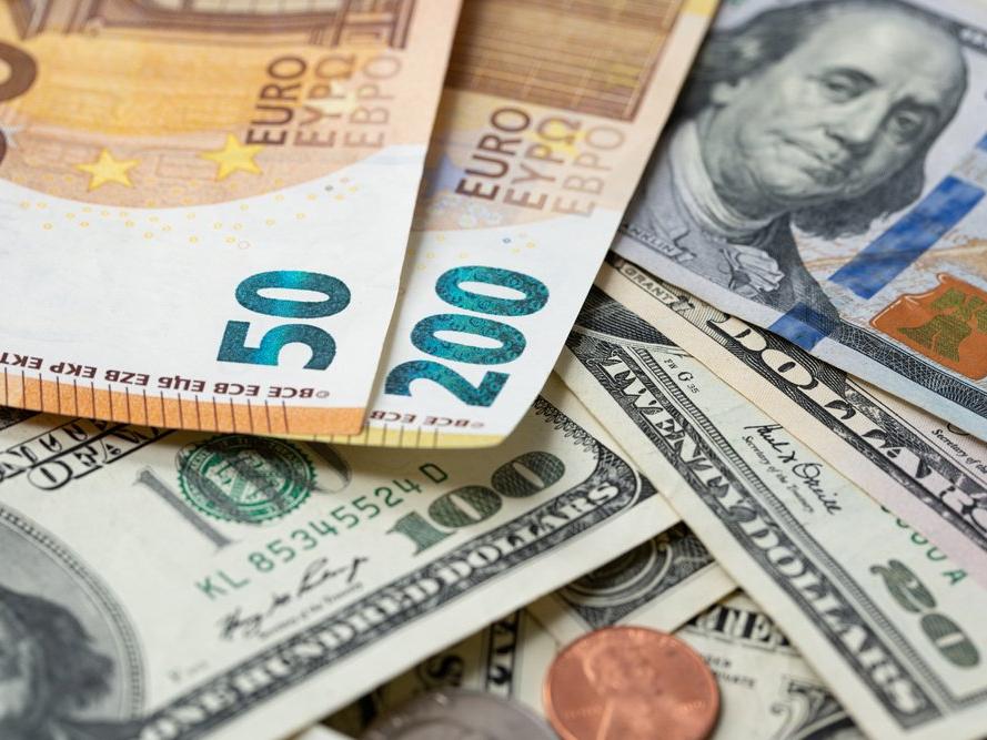 Dolar ve euro güne yükselişle başladı;
