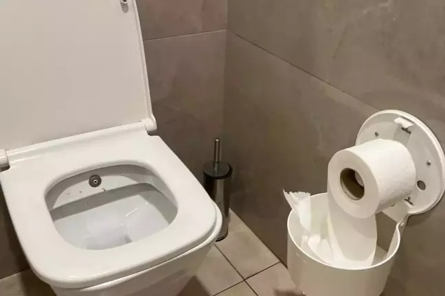 14 Yaşındaki Kız Çocuğu, Hastane Tuvaletinde Doğurduğu Bebeği...