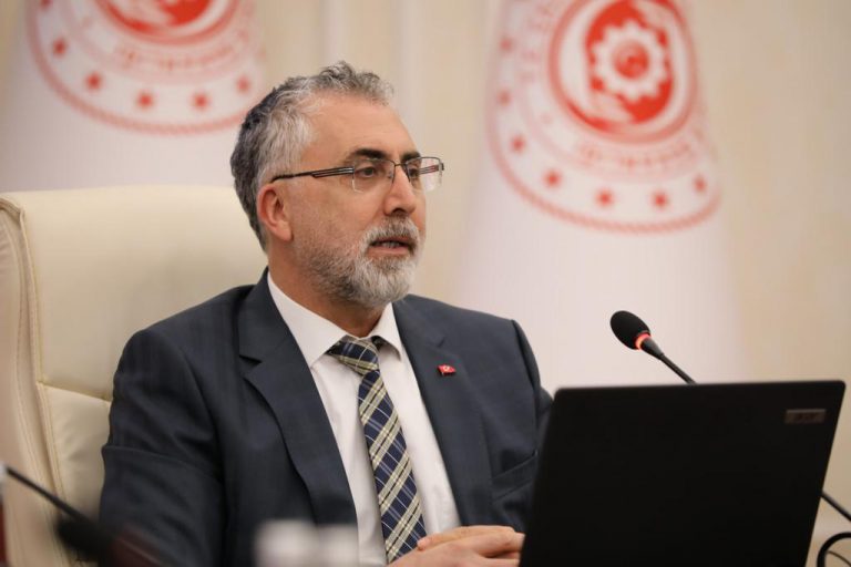 Bakan Işıkhan: En düşük memur maaşı 22 bin TL olacak;