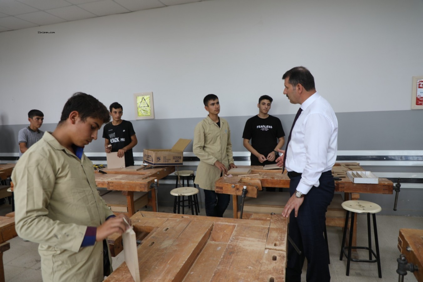 Vali Ayhan'dan talimat: Urfa'da derste öğrencilere "Telefon yasağı"!;