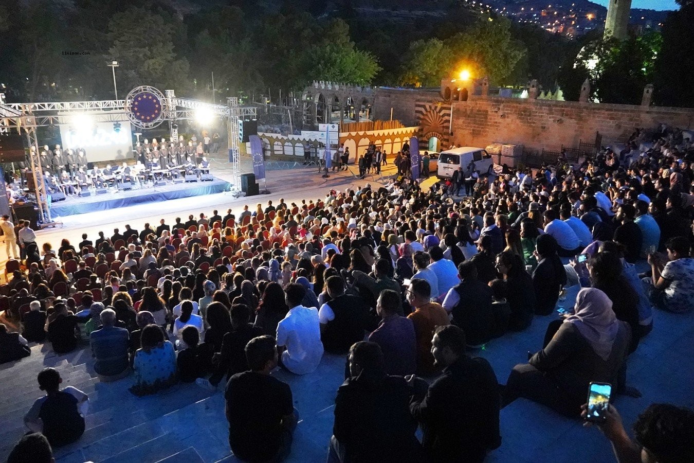 Antakya Medeniyetler Korosu, Balıklıgöl’de konser verdi;