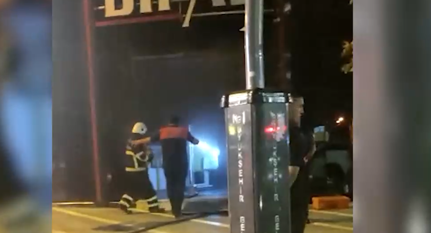 Urfa’da giyim mağazasında yangın!