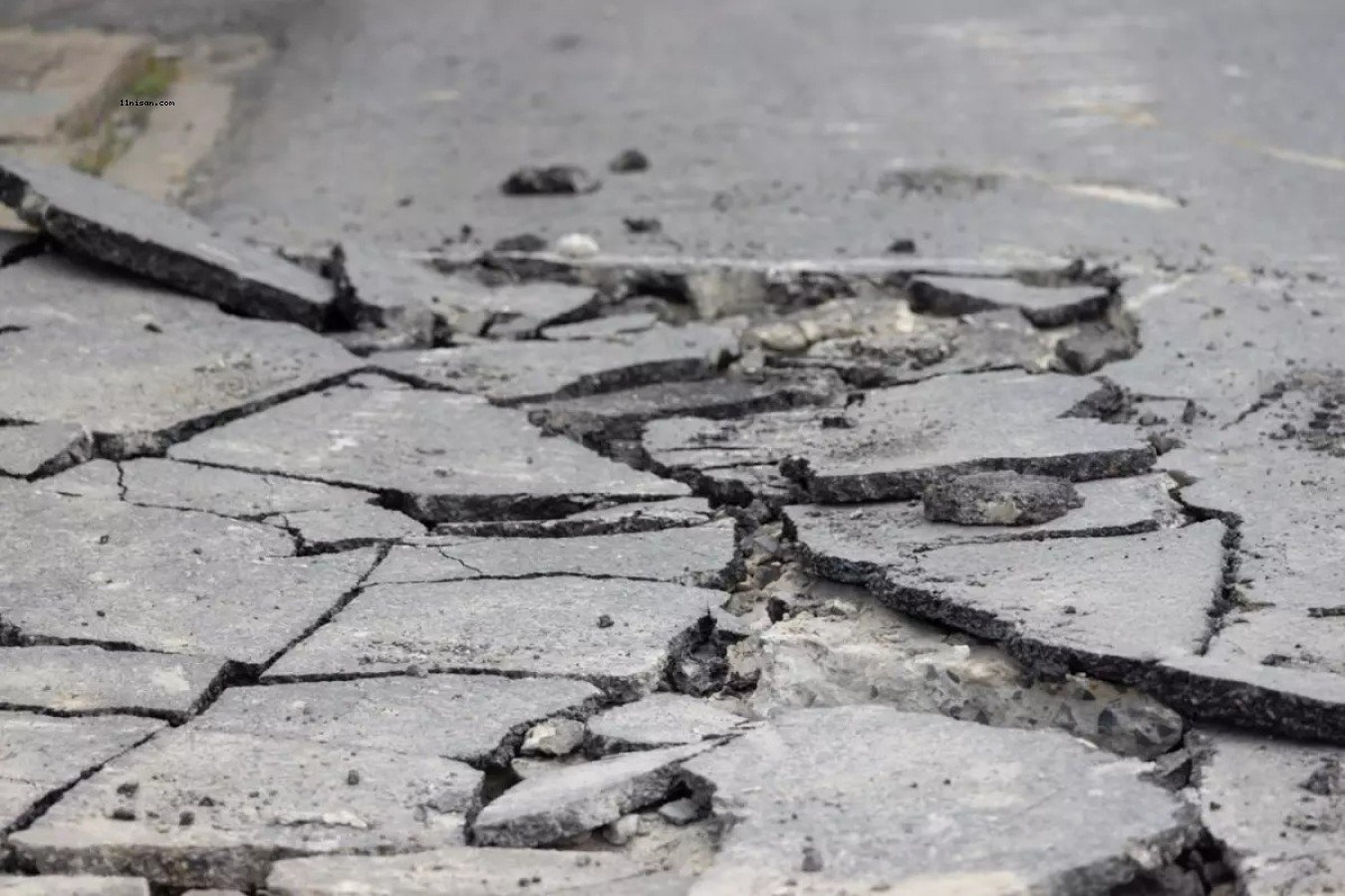 ÜLKE 7.5 BÜYÜKLÜĞÜNDEKİ DEPREMLE SARSILDI! TSUNAMİ ALRMI VERİLDİ;
