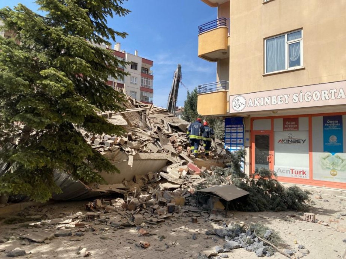 Konya’da yıkım aşamasındaki 6 katlı bina çöktü