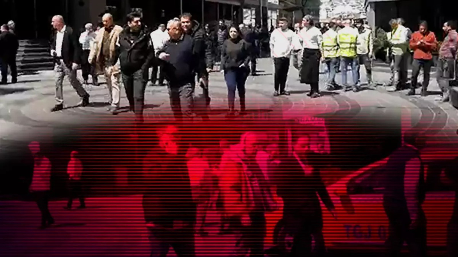 İSTANBUL'DA TELEFONLAR ÇEKMİYOR! VATANDAŞ SOKAĞA DÖKÜLDÜ...;