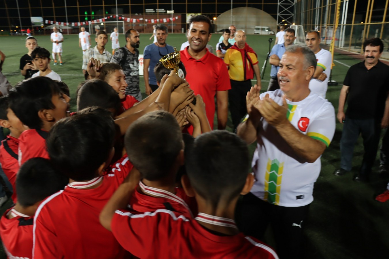 ŞANLIURFA'DA İKİ BİN GENCİN KATILDIĞI FUTBOL ŞÖLENİ SONA ERDİ;